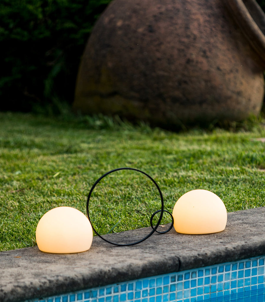 Estiluz Circ Ring Outdoor Table Lamp featured within outdoor space