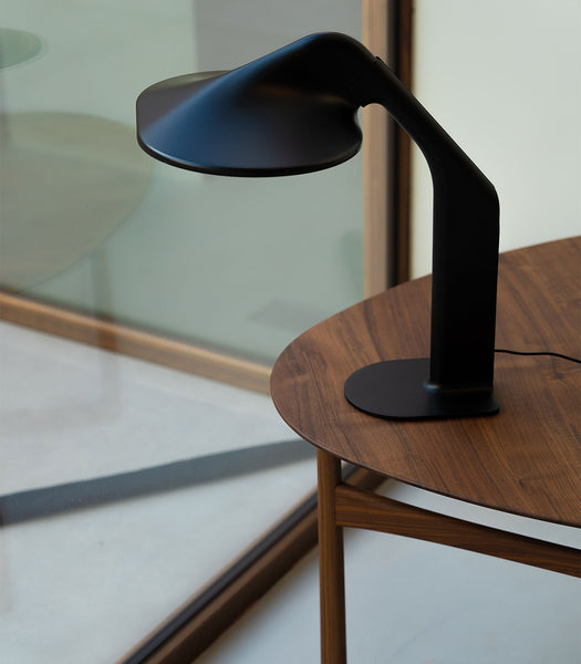 Victor Lamp Works Ltd. 安全ランプ No. 03883 STUDIO CLASSIC 43-INCH SWING ARM FLOOR LAMP | robinsonco.ca