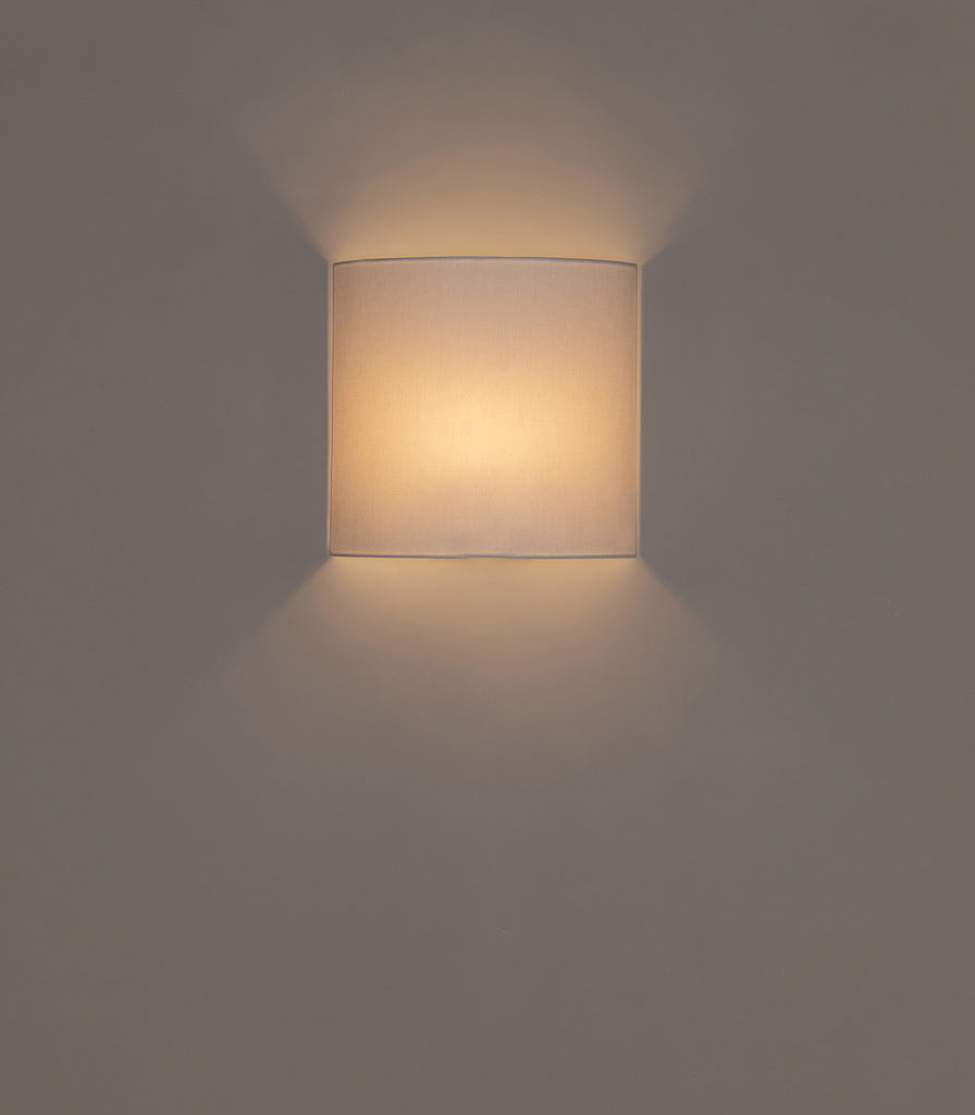 Santa & Cole Comodin Wall Light in Square/ White Linen