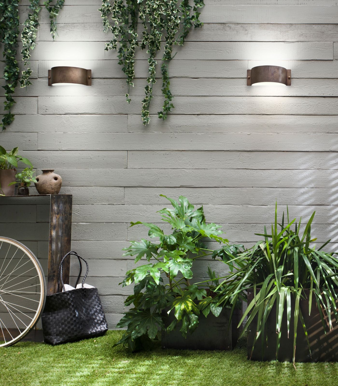 Decori Arc Wall Light Lighterior