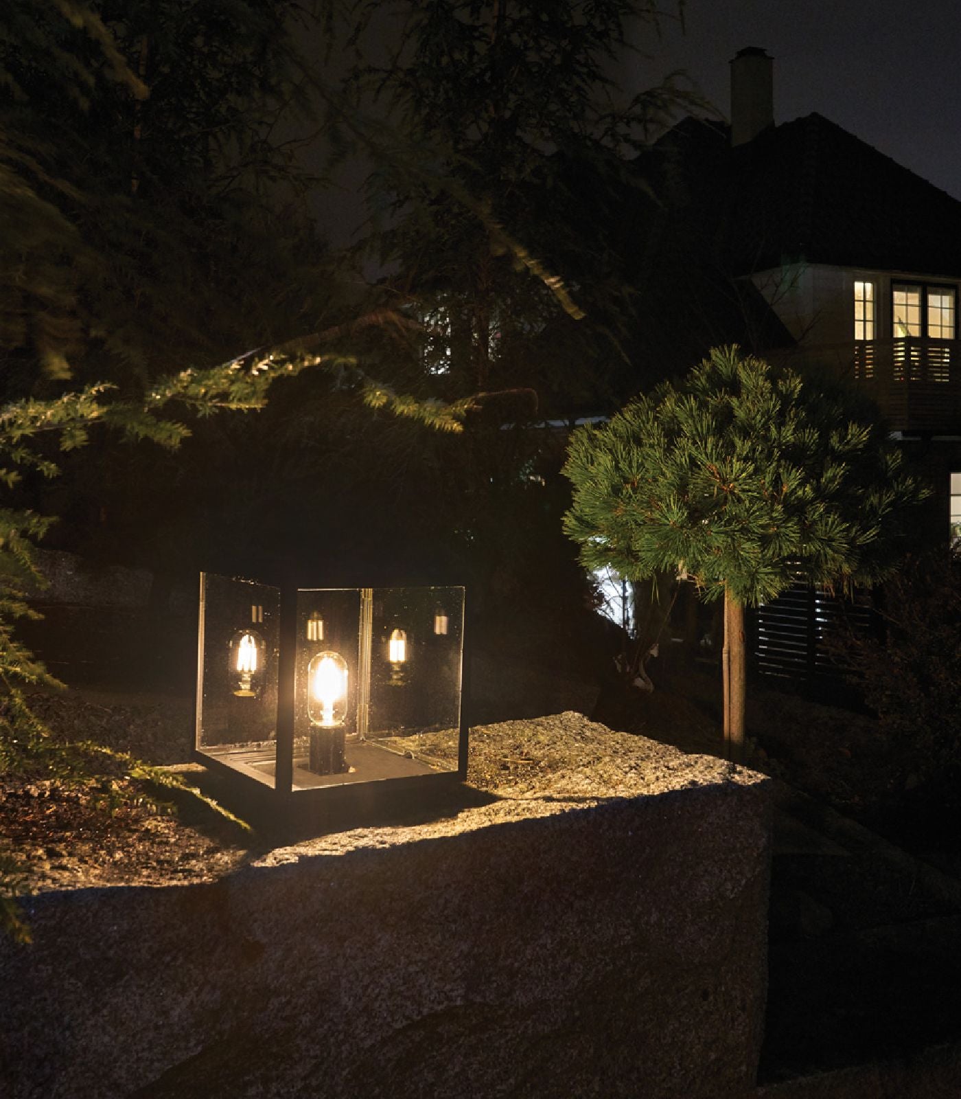 Pillar clearance light fixtures