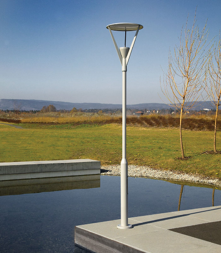 Norlys Nice Pole Light featured within a outdoor space