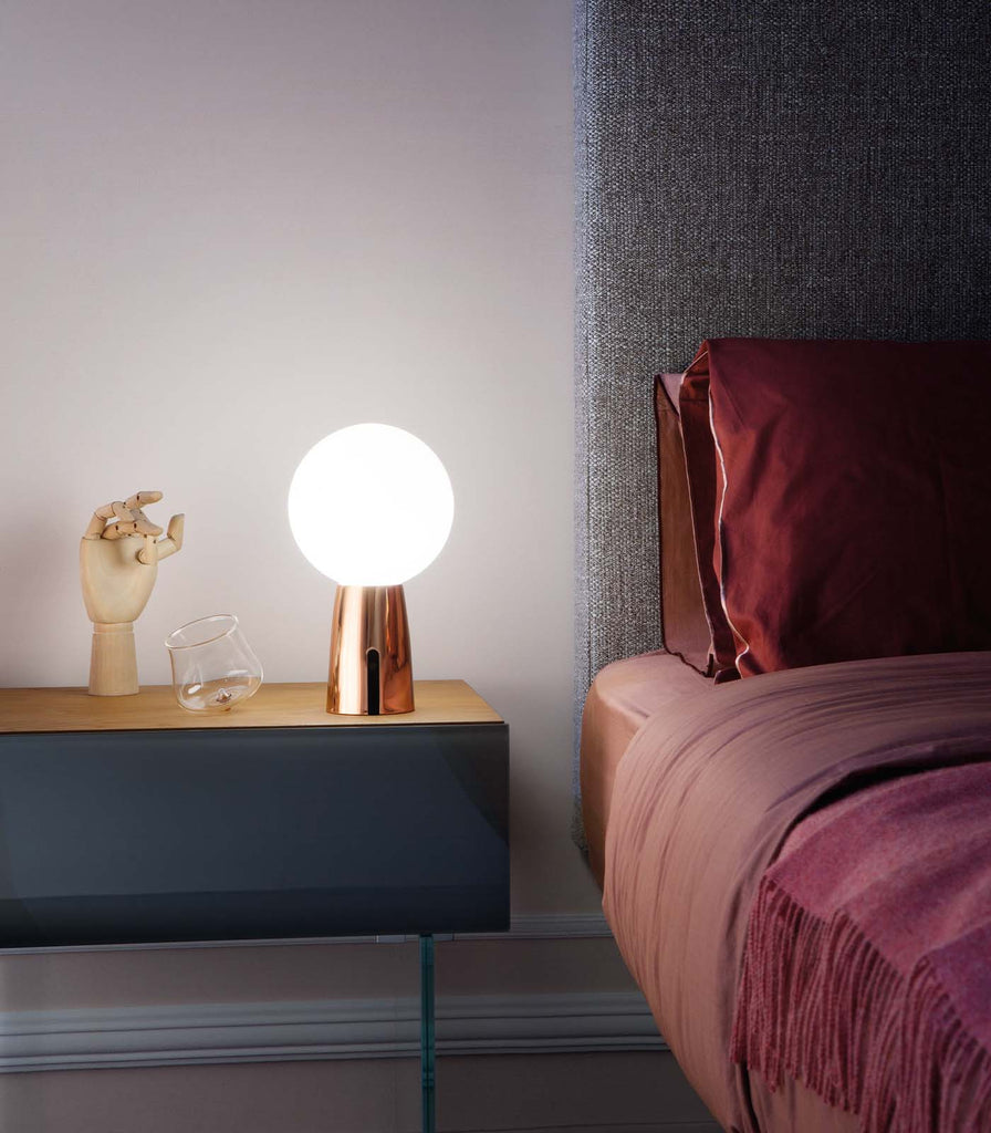 Ai Lati Olimpia Metallic Table Lamp placed beside bedside table