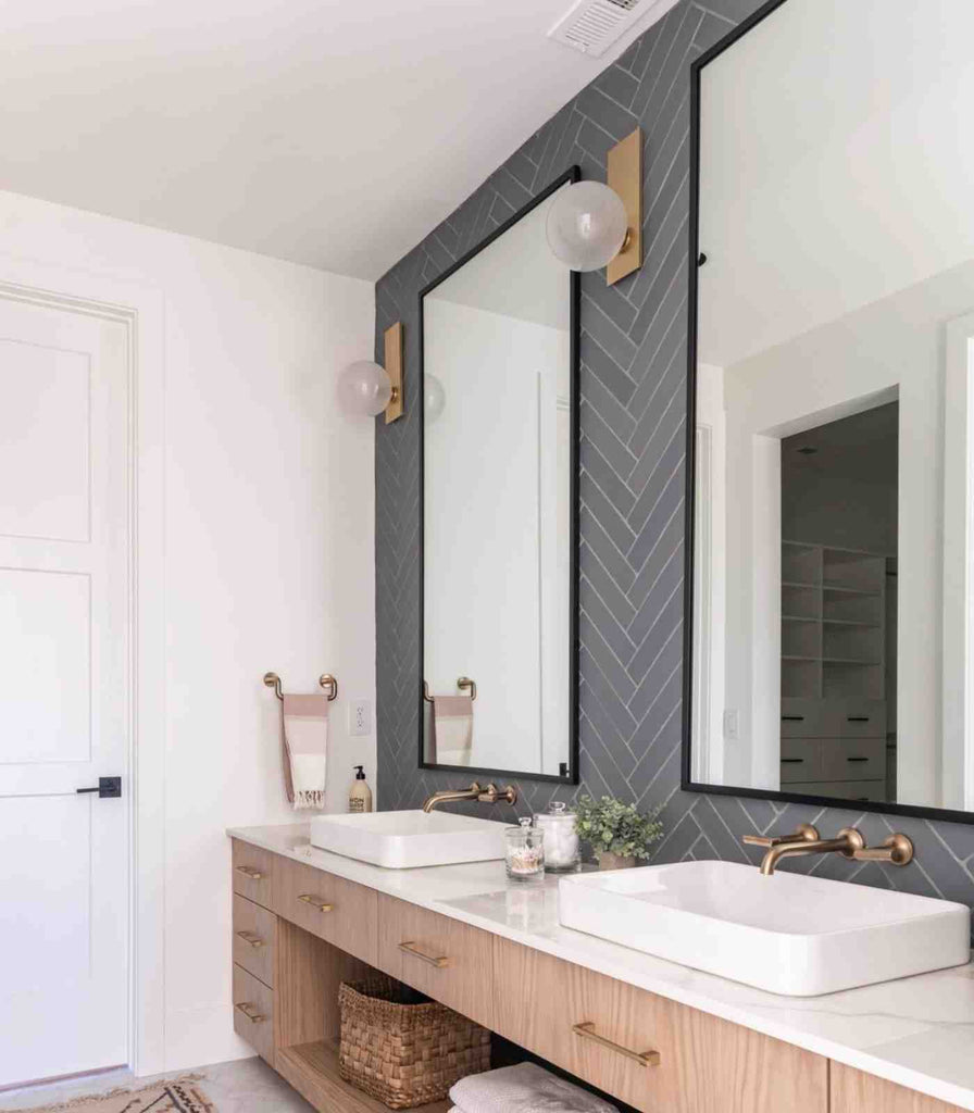 Hudson Valley Hinsdale Wall Light featured in bathroom
